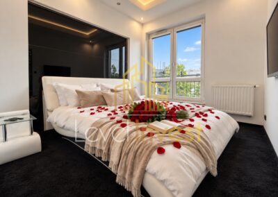 Apartament przy ul. Walerego Sławka w Krakowie — sypialnia, zdjęcie wyróżniające W