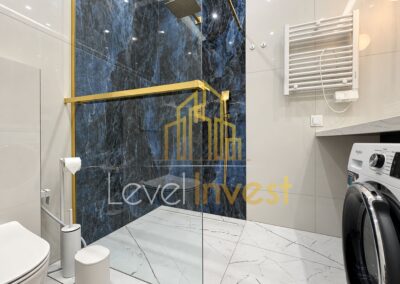Apartament Sol Marina w Wiślince — łazienka z prysznicem