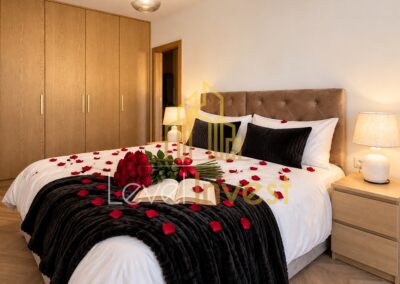 Apartament przy ul. Kotsisa w Warszawie — sypialnia, zdjęcie wyróżniające W