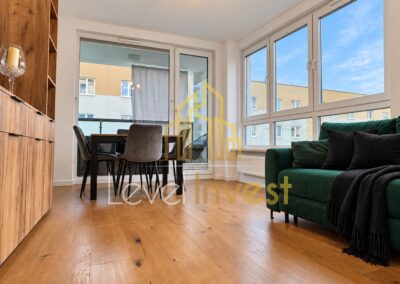 Salon z wyjściem na balkon przy ul. Witebskiej