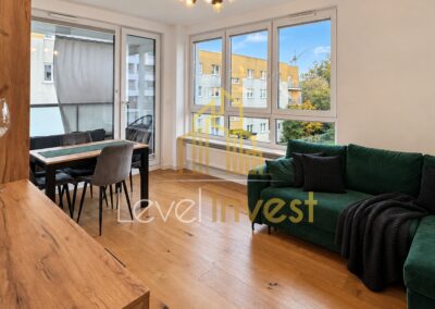 Salon z wyjściem na balkon przy ul. Witebskiej