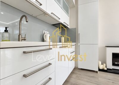 Apartament Young City Warszawa — aneks kuchenny