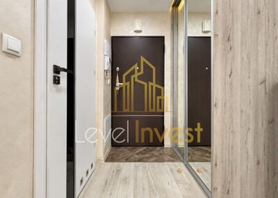 Apartament Young City Warszawa — przedpokój
