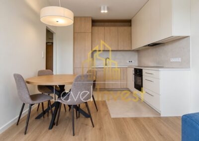 Apartament przy ul. Miedzianej we Wrocławiu — jadalnia i kuchnia