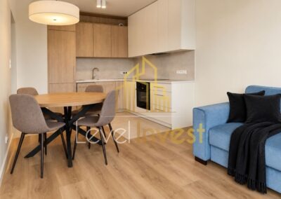 Apartament przy ul. Miedzianej we Wrocławiu — salon i kuchnia