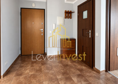 Mieszkanie przy Suwalskiej 28, Wrocław — zdjęcie z logo Level Invest