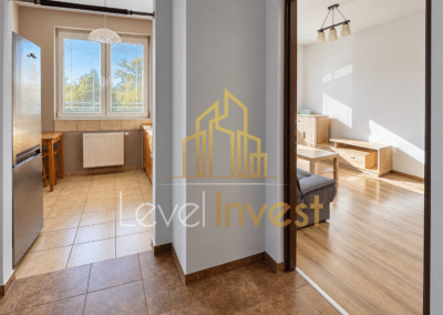 Mieszkanie przy Suwalskiej 28, Wrocław — zdjęcie z logo Level Invest
